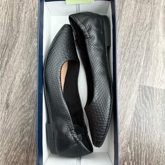 Crown & Ivy Black Textured Flats - Picture 1 of 6